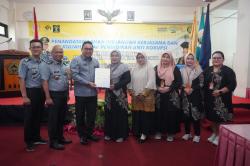 Kemenkum Jateng - UKH Surakarta Tandatangani Kerja Sama Pengembangan Sentra Kekayaan Intelektual
