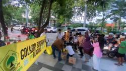 Golkar Surabaya Bagikan Paket Takjil Awal Ramadhan