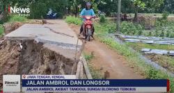 VIDEO – Jalan Beton di Brangsong Ambrol Akibat Tanggul Sungai Blorong Longsor