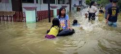 Tanggul Sungai Lamong Jebol, Rendam Ribuan Rumah Warga di Kecamatan Menganti