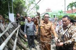 Walikota Serang Turun Tangan, Bongkar Palang Kayu SDN Kuranji Setelah 1,5 Tahun Disegel Ahli Waris