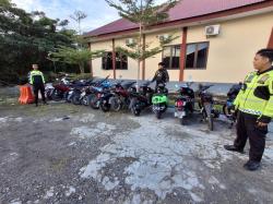 Polres Pasangkayu Kandangkan Belasan Unit Motor yang Terlibat Balap Liar