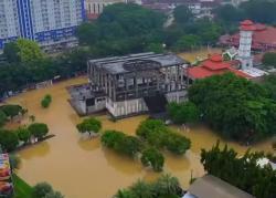 Penampakan Banjir Bekasi bak Lautan: Air Tembus Mal hingga Puluhan Mobil Terendam