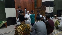 Kejutan Ramadan! Syeikh Palestina Pimpin Salat Tarawih di Masjid RS Roemani Semarang 