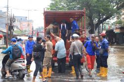 Ciledug Indah Lumpuh Diterjang Banjir, Petugas Gabungan Pemkot Diterjunkan