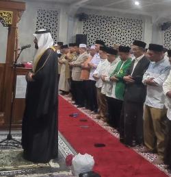 Imam Masjidil Haram Syekh Abdurrahman Al-Ausy Pimpin Salat Tarawih di Universitas Ibnu Chaldun