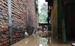 Tangsel Dikepung Banjir Semalam! 16 Wilayah Terendam Usai Hujan Deras