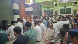 Kejutan! Syeikh Asal Palestina Jadi Imam Salat Tarawih di Masjid RS Roemani Semarang