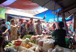 Blusukan Pasar Pecangaan, Gubernur Jateng dan Bupati Jepara Pantau Harga Sembako, 2 Komoditas Naik