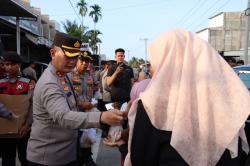 Lagi, Polres Pidie Jaya Aceh Bagikan 400 Paket Takjil Gratis untuk Masyarakat