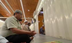 Masjid Kontainer Achmad bin Adenan, Tarawih Khusyuk di Tengah Hawa Dingin 