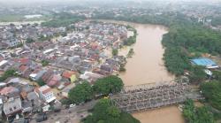 Bekasi Lumpuh, Wamen PU Ungkap Penyebab Banjir