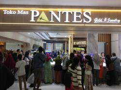 Grand Opening Toko Mas Pantes Cabang Indramayu Langsung Diserbu Pembeli