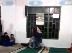 Pengeroyokan Pelajar di Dalam Masjid Bener Meriah Viral di Media Sosial