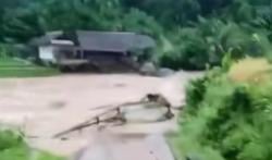 Viral Jembatan Penghubung Dua Desa di Pandeglang-Serang Hancur Diterjang Banjir, Akses Warga Lumpuh!