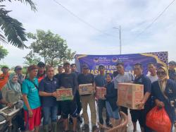 Nasdem Salurkan Bantuan Logistik Bagi Korban Banjir di Karawang