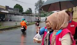 PKD Turun ke Jalan! Aksi Sosial Perempuan Berompi Pink di Sawangan Depok