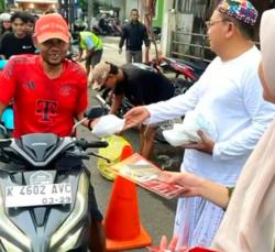 Puasa, Anggota DPR Asal Jepara Ini Terjun Bagi Takjil, Kurma Hingga Alquran untuk Ponpes Tahfidz