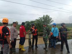 Seorang Warga Wangon Banyumas Hanyut di Sungai Tajum, Tim SAR Lakukan Pencarian