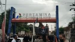 Aksi Demo di Depo Pertamina Tanjung Gerem Nyaris Ricuh, Massa dan Aparat Sempat Bentrok!