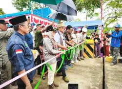 Gubernur Sulbar Resmikan Jembatan Kabe di Tommo Mamuju