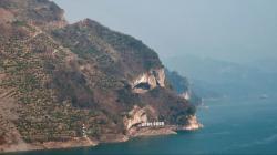 Viral! Gunung di China Ini Dibilang Mirip Anjing yang Minum Air, Kini Jadi Destinasi Wisata Populer