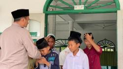 Kapolres Way Kanan Berikan Tali Asih Kepada Anak Yatim dalam Momentum Bulan Puasa Ramadhan