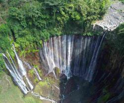 Carut Marut Pengelolaan Pemkab Lumajang Tutup Sementara Wisata Tumpak Sewu dan Grojogan Sewu