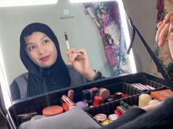 Tak Jadi Jurnalis, Maya Lebih Sukses Berkarir sebagai Makeup Artist