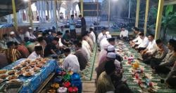 Tarawih di Mesjid Baitul Muqarram Wakapolres dan Wabup Pidie Jaya Ikut Buka Puasa Bersama