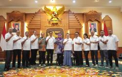 DPD REI Jatim dan Gubernur Jatim Bahas Sinergi Program 3 Juta Rumah dan Zakat Produktif