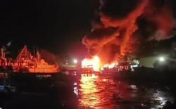 Kebakaran Hebat di PT Timas Cilegon! Kapal Bekas Ludes Terbakar, Videonya Viral!