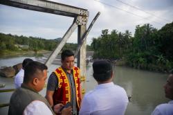 Bobby Nasution Tinjau Jembatan Ambruk di Nias Barat, Pastikan Dibangun Tahun Ini