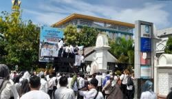 Ribuan CPPPK NTB Demo di DPRD: Desak Pencabutan Surat Edaran Penundaan Pengangkatan PPPK 2025!