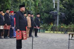 Wali Kota dan Wakil Wali Kota Bekasi Sumbangkan Gaji Pertama untuk Warga Terdampak Banjir