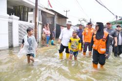 Pemprov Jabar Salurkan Bantuan Rp103 Juta bagi Korban Banjir Bandung Selatan