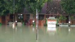 Banjir di Ringin Kidul Belum Surut, Sekolah Diliburkan dan Warga Berjaga 24 Jam