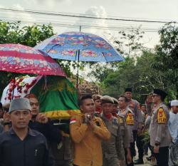 Bupati Way Kanan Ali Rahman Wafat, Kapolres Takziah Sambil Jaga Keamanan dan Ketertiban 