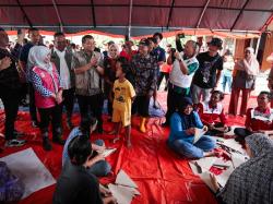 Gubernur Jateng Ahmad Luthfi Pastikan Logistik dan Kesehatan Pengungsi Banjir di Grobogan Aman