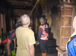 Ditinggal Pergi Keluar Kota, Rumah Warga Situbondo Hangus Terbakar