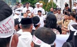 PPPK Kota Mataram Geruduk DPRD NTB! Tuntut Pencabutan Penundaan Pengangkatan dan Pecat Pejabat Lalai