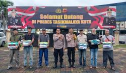 Berbagi Kebahagiaan di Bulan Ramadan, Polsek Tawang Bagikan Paket Sembako ke Masyarakat