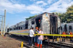 Viral! Tiga Gerbong Kereta Terbakar di Stasiun Tugu Yogyakarta