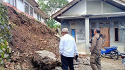 Diguyur Hujan Deras Satu Rumah di Cilawu Terdampak Longsor