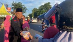 Brimob Jateng Bagikan 600 Takjil, Sholawatan dan Hadrah Hibur Pengguna Jalan