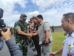 Anggota DPRD Way Kanan Ariyansyah Sambut Kedatangan Kasad di Bandara Gatot Soebroto Way Tuba