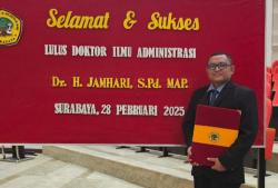 Kisah Inspiratif Perjuangan Anak Tukang Becak Raih Gelar Doktor, Pernah Berjualan Koran di Jalan