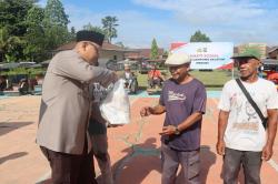 Polres Lampung Selatan Gelar Bakti Sosial untuk tukang becak dan becak motor 