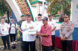 Semringah, Tukang Becak di Kulonprogo Terima Zakat dari Baznas