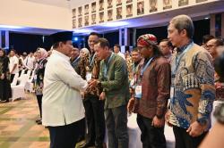 Presiden Prabowo Apresiasi Bupati Sam’ani Intakoris atas Program Kesejahteraan Guru di Kudus